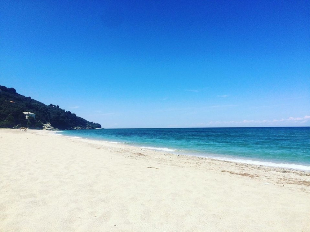 Η Παραλία Χορευτού χωρίς λουόμενους