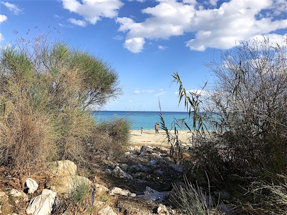 Η παραλία Παρίσαινα είναι δίπλα στο Χορευτό, Πηλίου